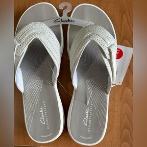 New Clark Sandals woman’s size 10 white shoes cloudsteppers